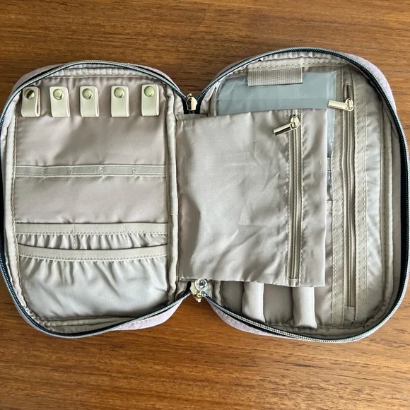 New with tags pink toiletries case - Picture 2 of 3